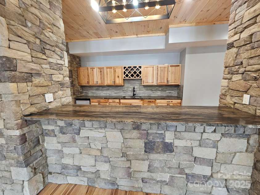 1076 Table View Drive, Morganton, NC 28655.  MLS# CAR4268150, YatesRealty ID 19665. 