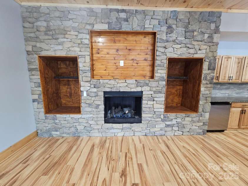 1076 Table View Drive, Morganton, NC 28655.  MLS# CAR4268150, YatesRealty ID 19665. 