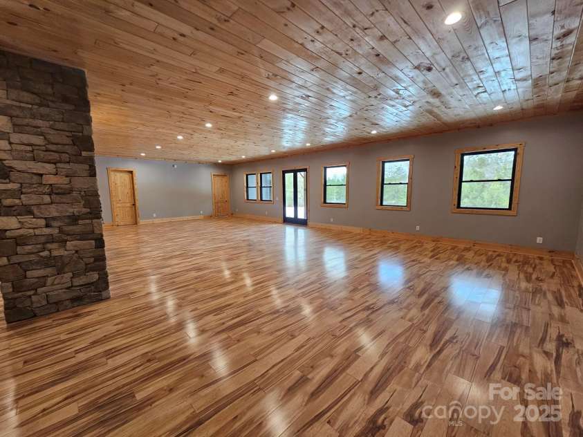 1076 Table View Drive, Morganton, NC 28655.  MLS# CAR4268150, YatesRealty ID 19665. 