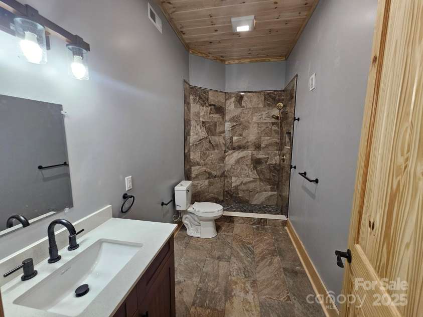 1076 Table View Drive, Morganton, NC 28655.  MLS# CAR4268150, YatesRealty ID 19665. 