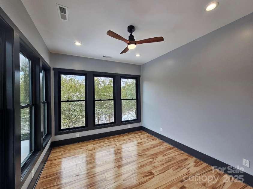 1076 Table View Drive, Morganton, NC 28655.  MLS# CAR4268150, YatesRealty ID 19665. 