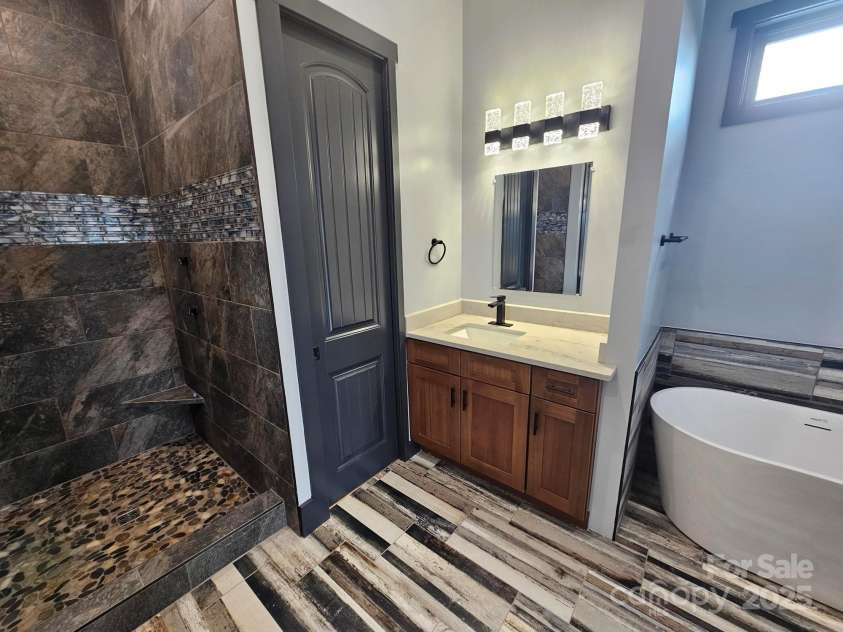 1076 Table View Drive, Morganton, NC 28655.  MLS# CAR4268150, YatesRealty ID 19665. 