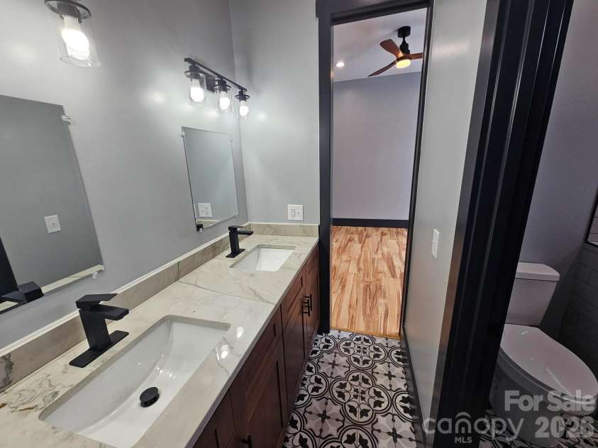 1076 Table View Drive, Morganton, NC 28655.  MLS# CAR4268150, YatesRealty ID 19665. 