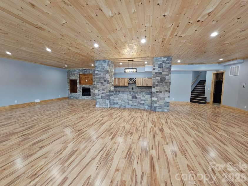 1076 Table View Drive, Morganton, NC 28655.  MLS# CAR4268150, YatesRealty ID 19665. 