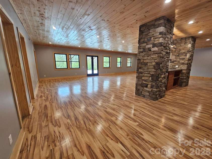 1076 Table View Drive, Morganton, NC 28655.  MLS# CAR4268150, YatesRealty ID 19665. 