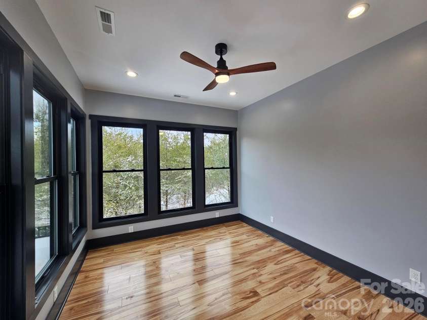 1076 Table View Drive, Morganton, NC 28655.  MLS# CAR4268150, YatesRealty ID 19665. 