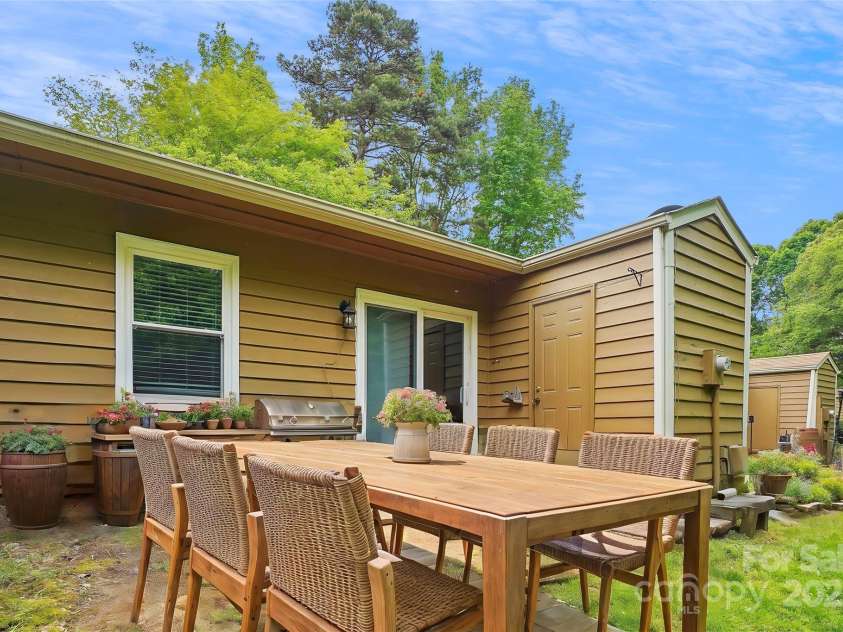 8322 Summerglen Circle, Charlotte, NC 28227.  MLS# CAR4269955, YatesRealty ID 19668. Patio