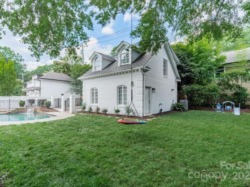601 Cherokee Road, Charlotte, NC 28207.  MLS# CAR4268170, YatesRealty ID 19669. Backyard