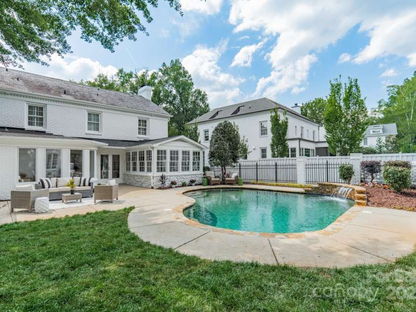 601 Cherokee Road, Charlotte, NC 28207.  MLS# CAR4268170, YatesRealty ID 19669. Backyard