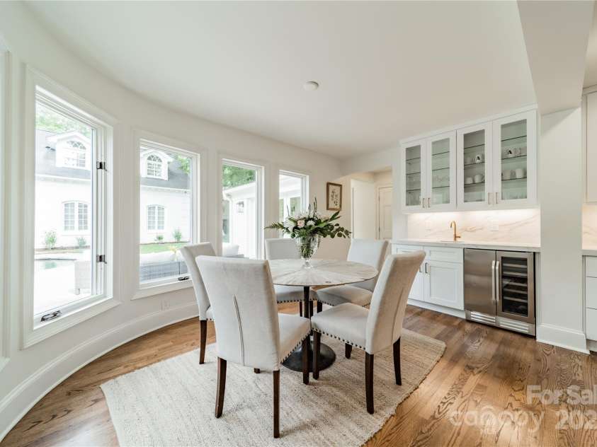 601 Cherokee Road, Charlotte, NC 28207.  MLS# CAR4268170, YatesRealty ID 19669. Breakfast Room