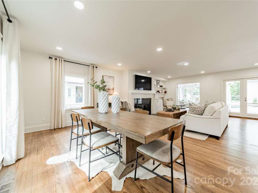 601 Cherokee Road, Charlotte, NC 28207.  MLS# CAR4268170, YatesRealty ID 19669. Dining Room