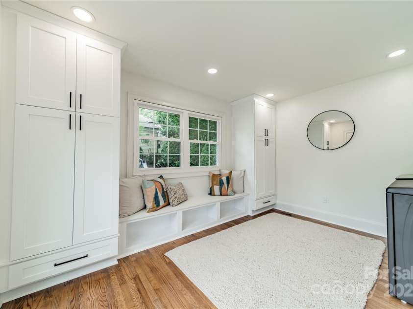 601 Cherokee Road, Charlotte, NC 28207.  MLS# CAR4268170, YatesRealty ID 19669. Drop Zone/Laundry Room