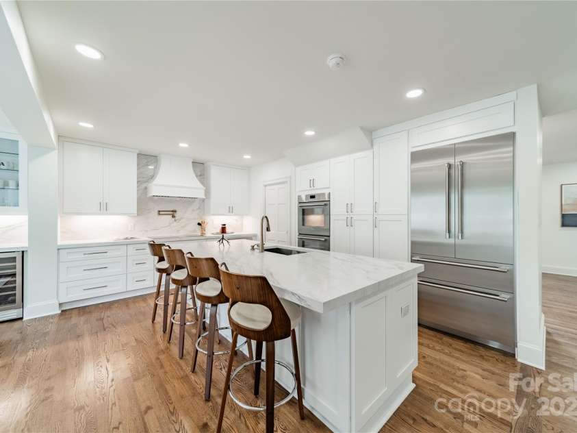 601 Cherokee Road, Charlotte, NC 28207.  MLS# CAR4268170, YatesRealty ID 19669. Kitchen