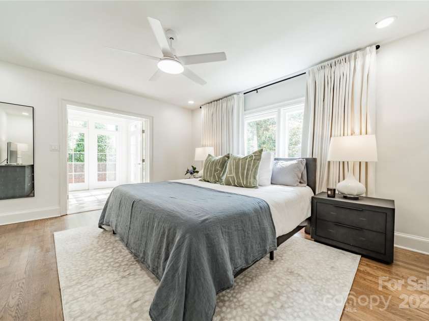 601 Cherokee Road, Charlotte, NC 28207.  MLS# CAR4268170, YatesRealty ID 19669. Primary Suite