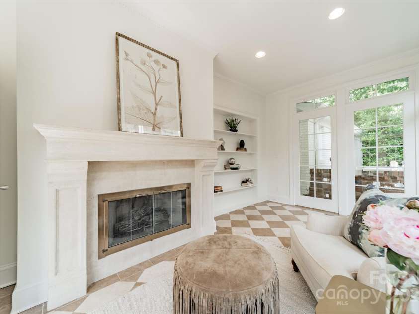 601 Cherokee Road, Charlotte, NC 28207.  MLS# CAR4268170, YatesRealty ID 19669. Primary Suite