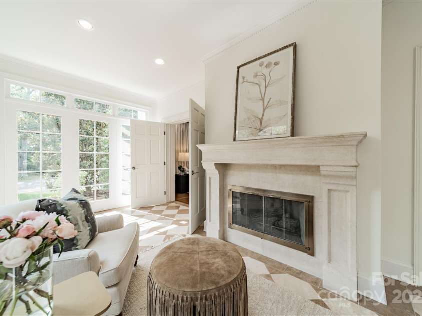 601 Cherokee Road, Charlotte, NC 28207.  MLS# CAR4268170, YatesRealty ID 19669. Primary Suite