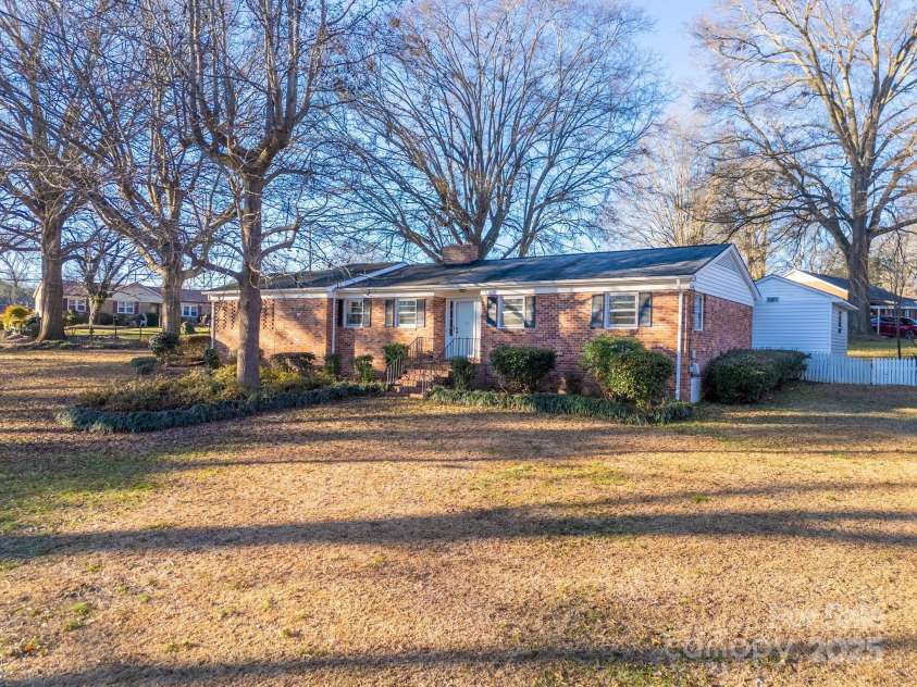 1727 Hartford Drive, Gastonia, NC 28052.  MLS# CAR4195347, YatesRealty ID 1967. 