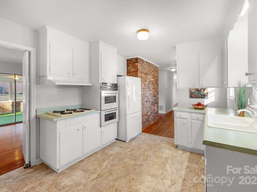 1727 Hartford Drive, Gastonia, NC 28052.  MLS# CAR4195347, YatesRealty ID 1967. 