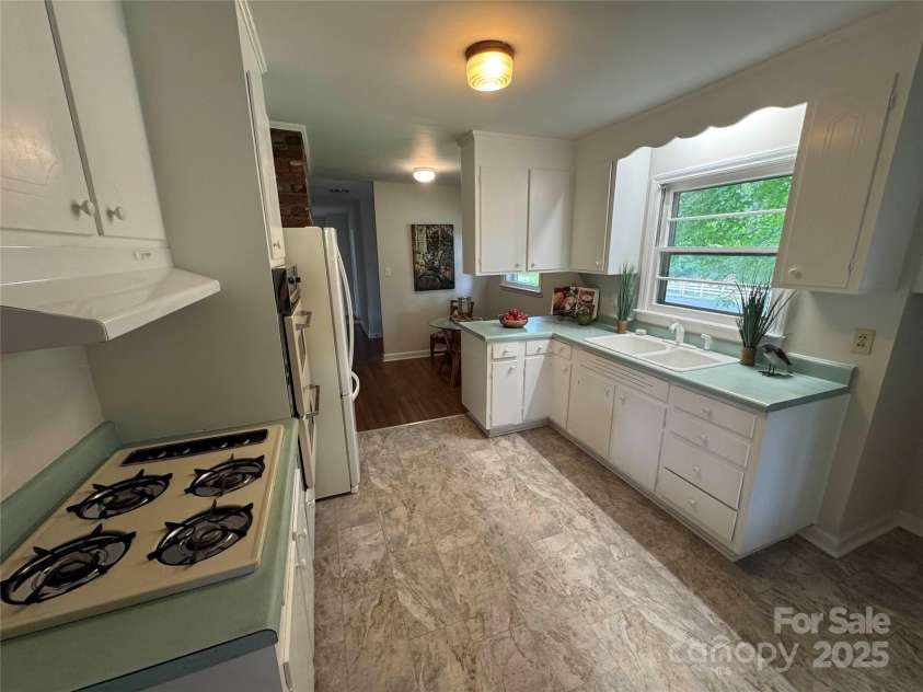 1727 Hartford Drive, Gastonia, NC 28052.  MLS# CAR4195347, YatesRealty ID 1967. 