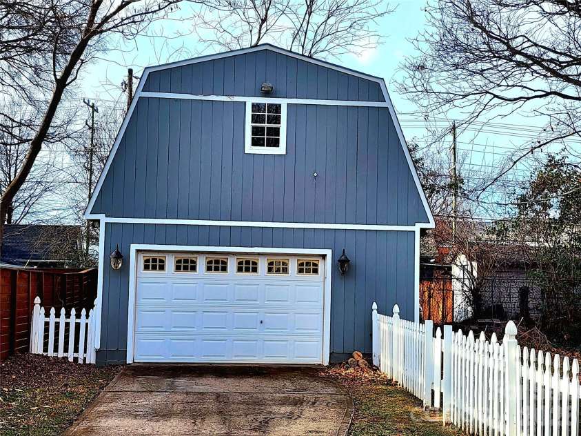 3015 Yadkin Avenue, Charlotte, NC 28205.  MLS# CAR4347222, YatesRealty ID 1967. 