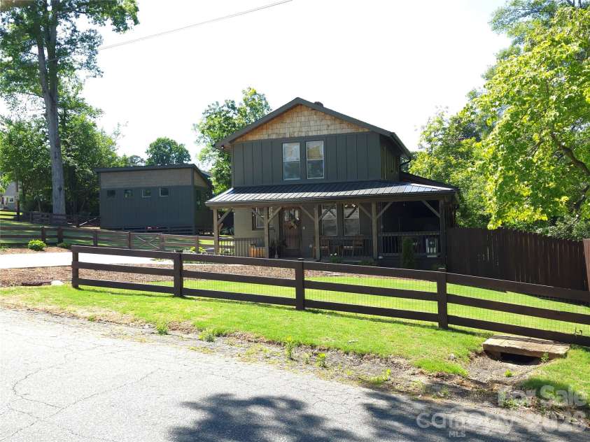 152 Florida Avenue, Forest City, NC 28043.  MLS# CAR4377952, YatesRealty ID 19670. 