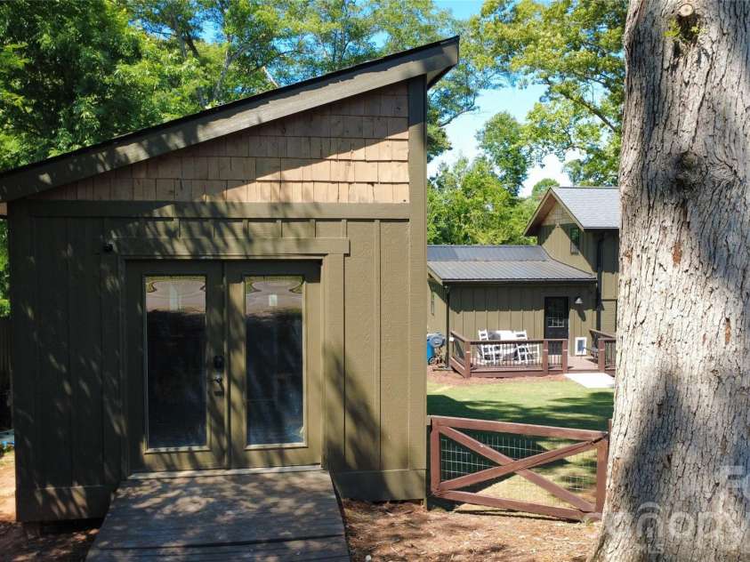 152 Florida Avenue, Forest City, NC 28043.  MLS# CAR4377952, YatesRealty ID 19670. 