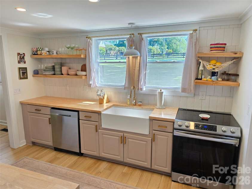 152 Florida Avenue, Forest City, NC 28043.  MLS# CAR4377952, YatesRealty ID 19670. 