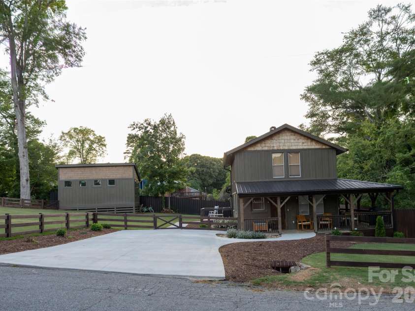 152 Florida Avenue, Forest City, NC 28043.  MLS# CAR4377952, YatesRealty ID 19670. 