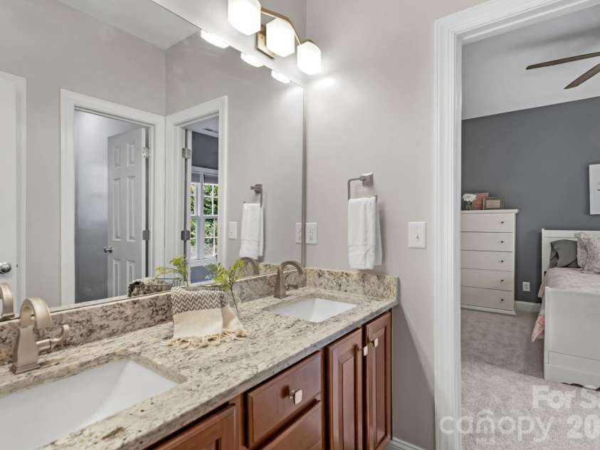 1201 Toteros Drive, Waxhaw, NC 28173.  MLS# CAR4342856, YatesRealty ID 19671. Connected bath between 3rd and 4th bedrooms
