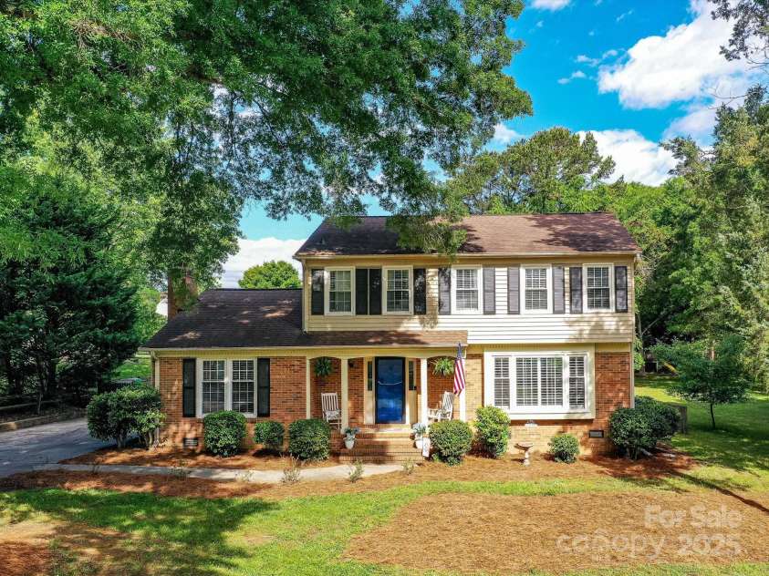 2315 Lawton Bluff Road, Charlotte, NC 28226.  MLS# CAR4255535, YatesRealty ID 19671. 