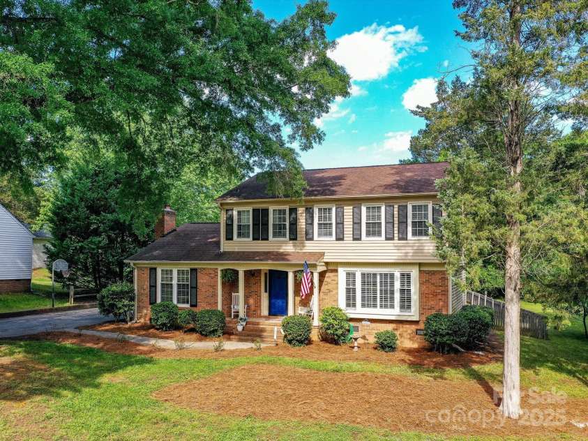 2315 Lawton Bluff Road, Charlotte, NC 28226.  MLS# CAR4255535, YatesRealty ID 19671. 