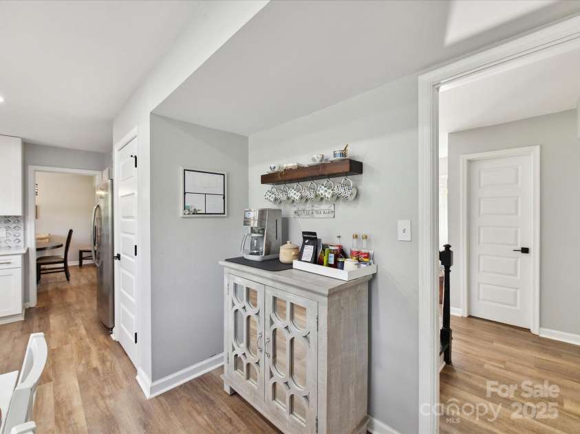 2315 Lawton Bluff Road, Charlotte, NC 28226.  MLS# CAR4255535, YatesRealty ID 19671. A cute spot for a coffee bar or future pantry area!