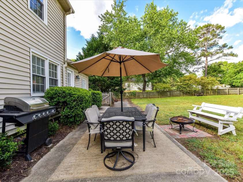 2315 Lawton Bluff Road, Charlotte, NC 28226.  MLS# CAR4255535, YatesRealty ID 19671. Enjoy relaxing on your back patio that overlooks the large fenced-in backyard!
