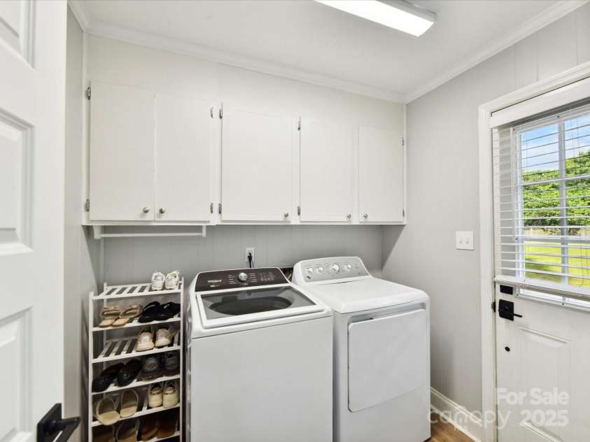 2315 Lawton Bluff Road, Charlotte, NC 28226.  MLS# CAR4255535, YatesRealty ID 19671. Main level laundry room with access to the fenced-in backyard!