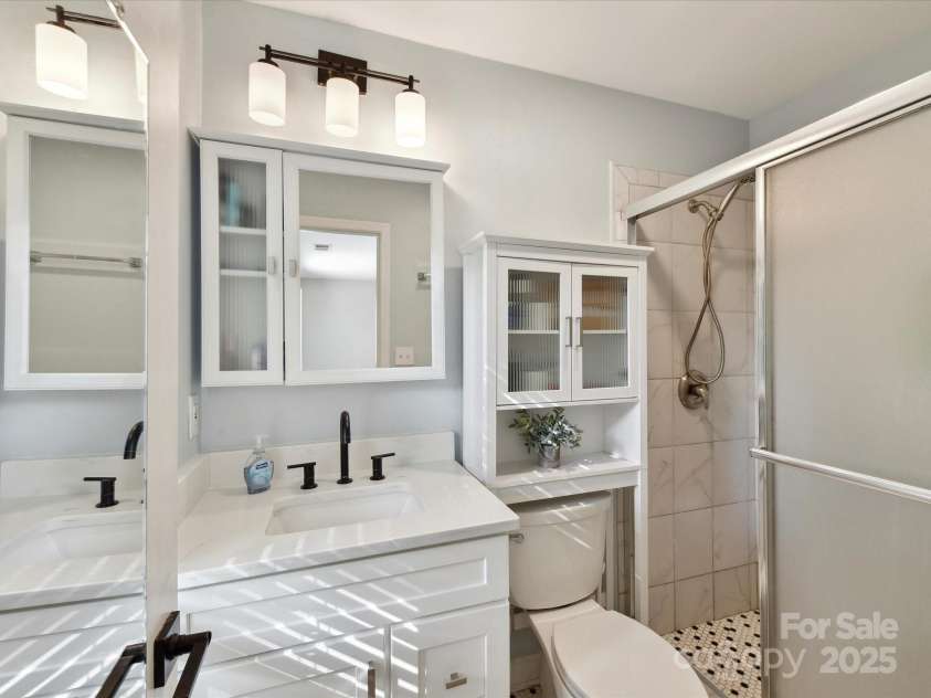 2315 Lawton Bluff Road, Charlotte, NC 28226.  MLS# CAR4255535, YatesRealty ID 19671. Updated primary bath