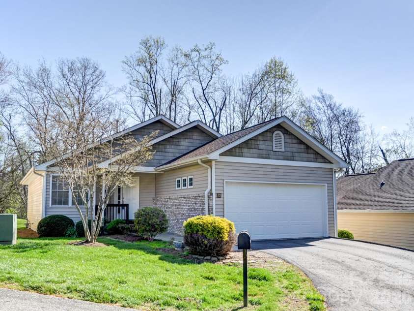 72 Creeks End Circle, Mills River, NC 28759.  MLS# CAR4365753, YatesRealty ID 19672. 