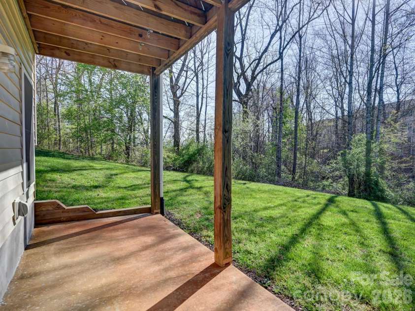 72 Creeks End Circle, Mills River, NC 28759.  MLS# CAR4365753, YatesRealty ID 19672. 