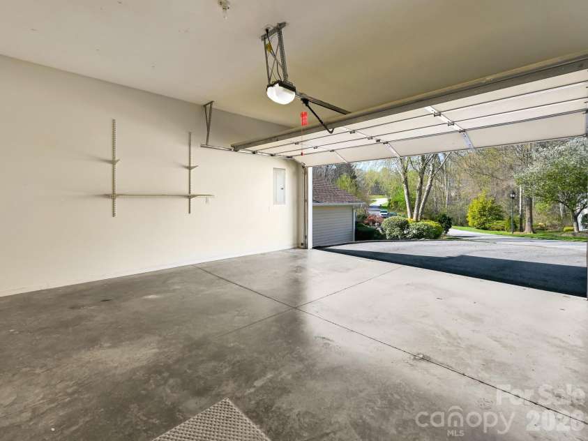 72 Creeks End Circle, Mills River, NC 28759.  MLS# CAR4365753, YatesRealty ID 19672. 
