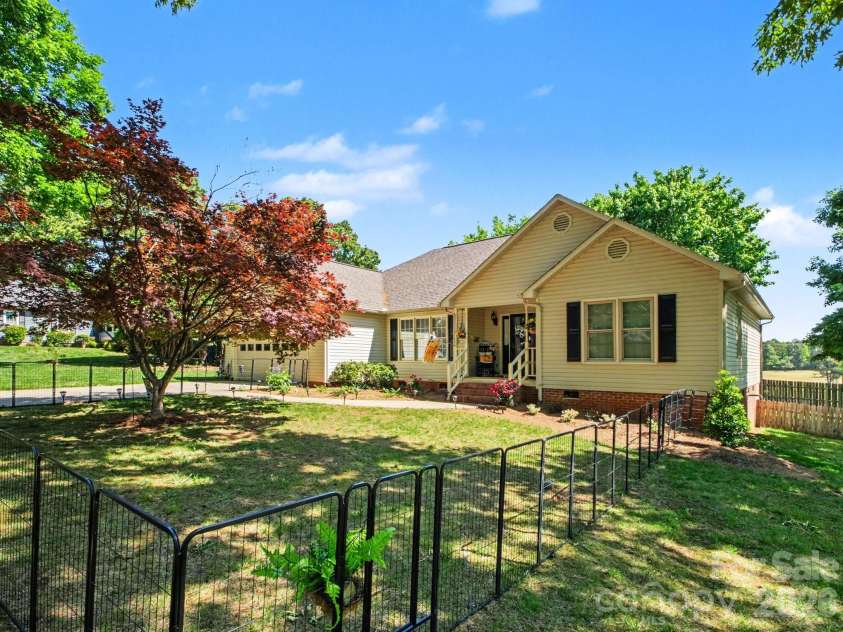 1706 Whitney Lane, Salisbury, NC 28146.  MLS# CAR4372560, YatesRealty ID 19674. 