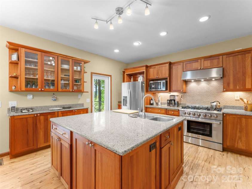 253 Sandy Lane, Brevard, NC 28712.  MLS# CAR4270797, YatesRealty ID 19675. 