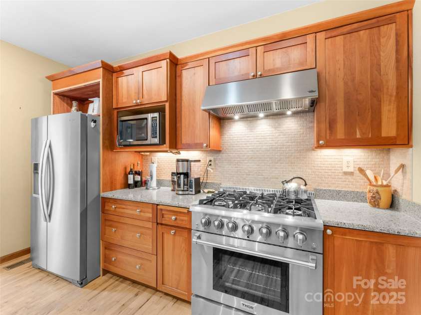 253 Sandy Lane, Brevard, NC 28712.  MLS# CAR4270797, YatesRealty ID 19675. 