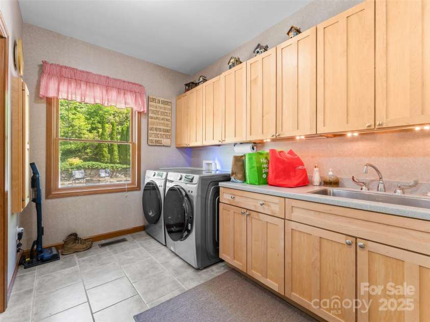 253 Sandy Lane, Brevard, NC 28712.  MLS# CAR4270797, YatesRealty ID 19675. 