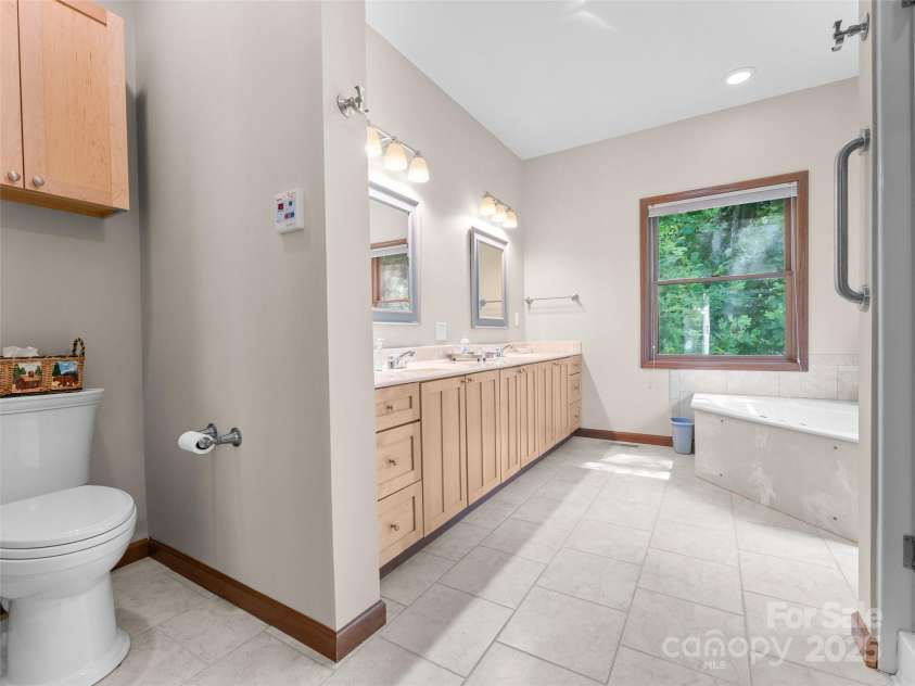 253 Sandy Lane, Brevard, NC 28712.  MLS# CAR4270797, YatesRealty ID 19675. 