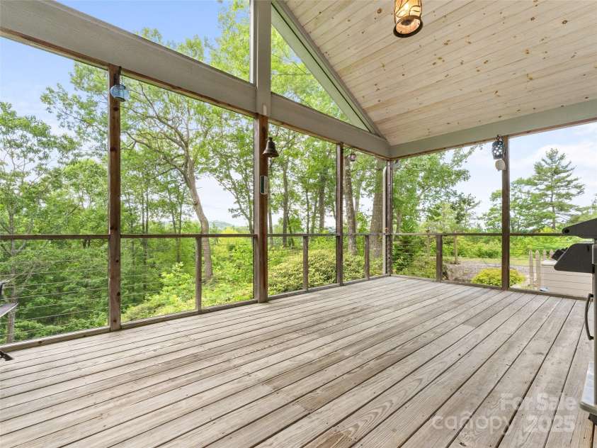 253 Sandy Lane, Brevard, NC 28712.  MLS# CAR4270797, YatesRealty ID 19675. 