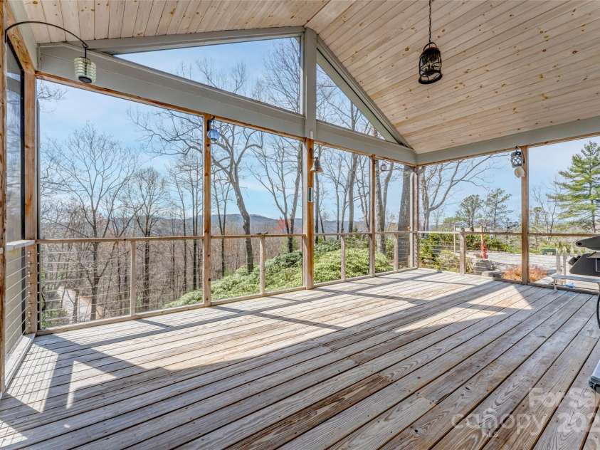 253 Sandy Lane, Brevard, NC 28712.  MLS# CAR4270797, YatesRealty ID 19675. 