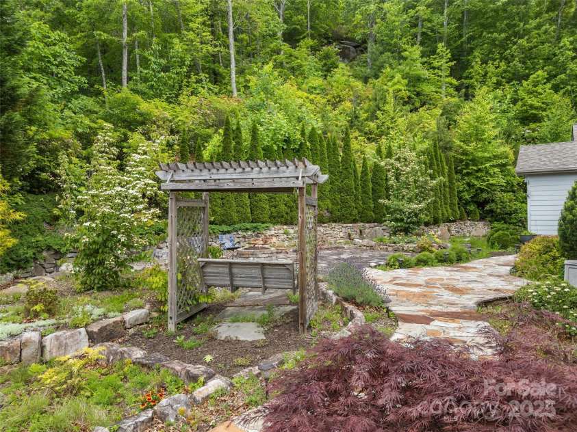 253 Sandy Lane, Brevard, NC 28712.  MLS# CAR4270797, YatesRealty ID 19675. 