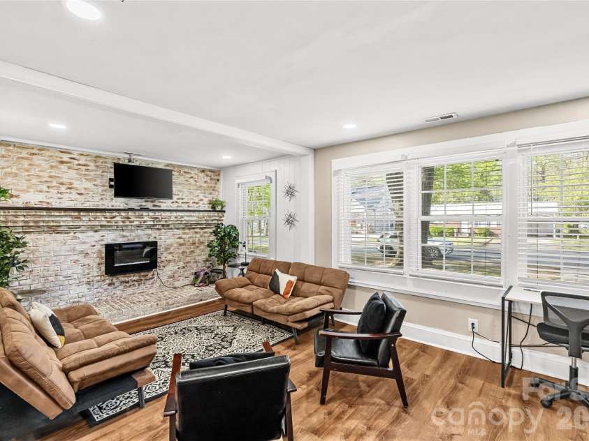 2738 Catalina Avenue, Charlotte, NC 28206.  MLS# CAR4368552, YatesRealty ID 19675. 