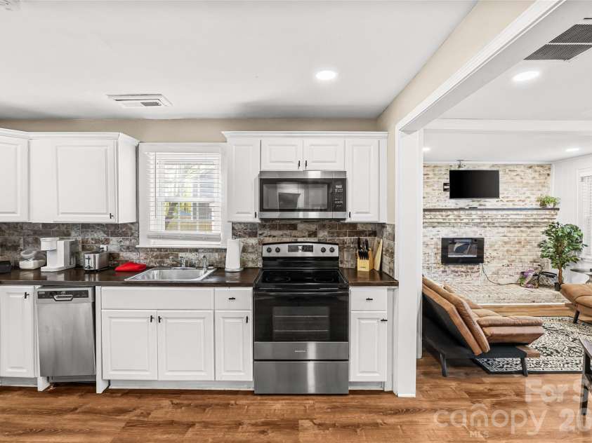 2738 Catalina Avenue, Charlotte, NC 28206.  MLS# CAR4368552, YatesRealty ID 19675. 