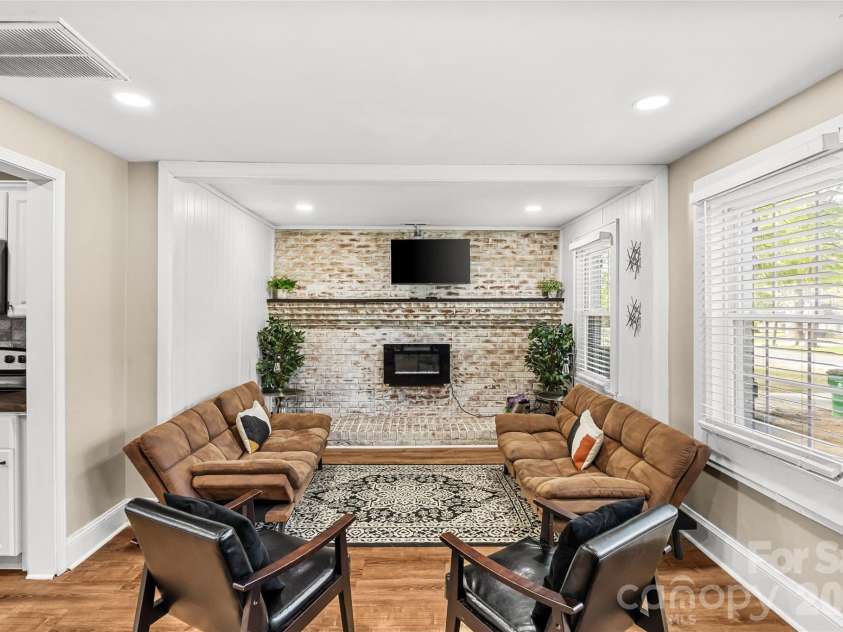 2738 Catalina Avenue, Charlotte, NC 28206.  MLS# CAR4368552, YatesRealty ID 19675. 
