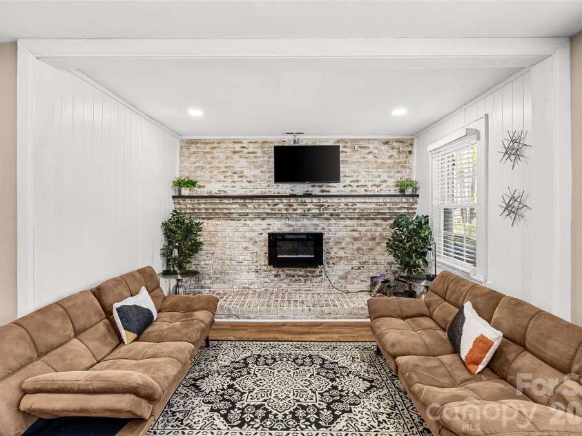 2738 Catalina Avenue, Charlotte, NC 28206.  MLS# CAR4368552, YatesRealty ID 19675. 